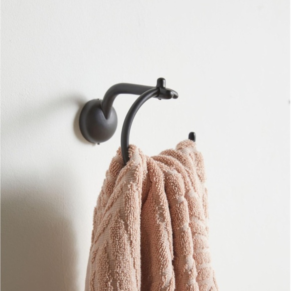 Lyra Hand Towel Ring
